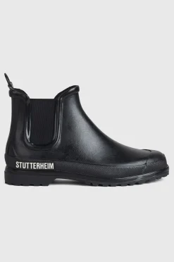 Chelsea Rainwalker^STUTTERHEIM Hot